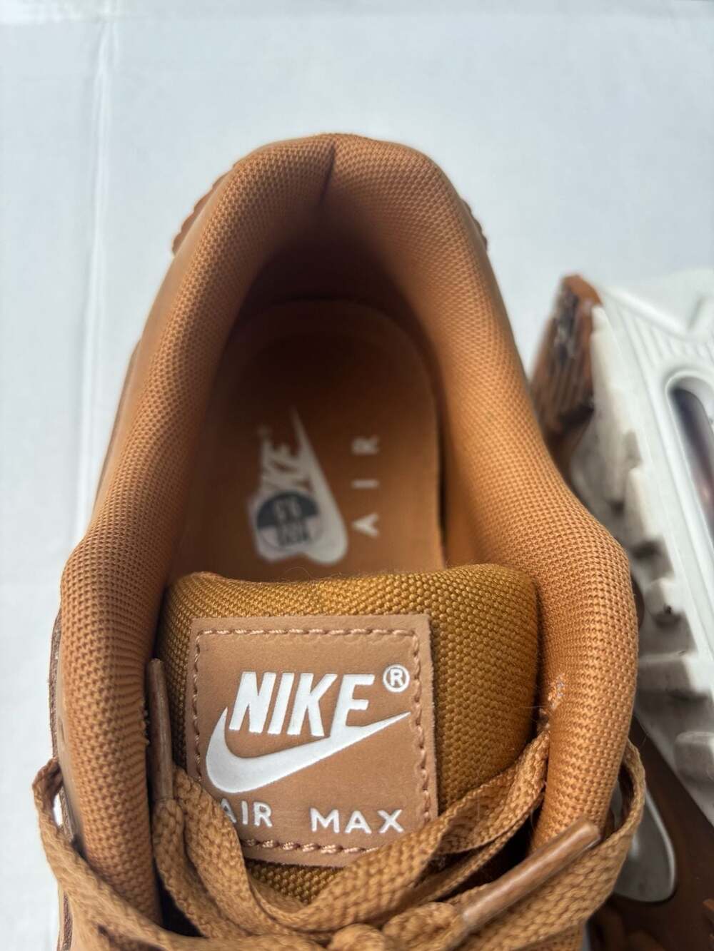 Nike Air Max 90 Wheat Flax Sneakers Men's Size 9.5 Tan - Picture 2 of 8